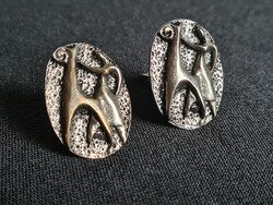 Iparművészeti modernista figurális mangetta / mandzsetta gombok ovális ezüst színű női alak kossal