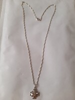 Ezüst nyaklánc kereszt medállal