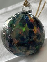 Kézműves üveg karácsonyfa dísz, Ervin Eisch üveghuta, 6 cm átmérő