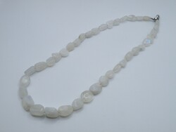 K036 Tündéri holdköves nyaklánc ezüst kapoccsal