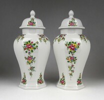 1Y204 Régi virágfüzér díszes Lichte porcelán fedeles urna váza pár 21 cm