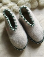Gyapjú mamusz 28-29-es nemezelt, hímzett, Barefoot szobacipő, benticipő