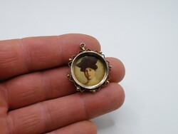 K043 Antik ezüst fényképtartó medál