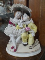 Német,Germany Kister KG Scheibe-Alsbach Udvarló Bohóc,Pierrot Életkép Porcelán Figura.14.5 cm.