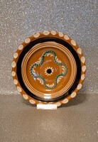 Kántor Sándor (Karcag) – hagyományos népi kerámia falitányér (22 cm)