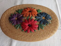 Nagyanyáink varró doboza ovális formában, színes raffia virág díszítéssel!