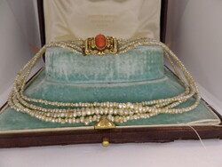 4 soros antik gyöngysor korall kámeával díszített arany zárral