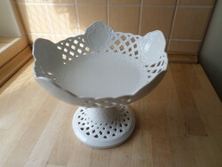 Herendi fehér áttört porcelán talpas kínáló tál 22 cm