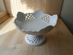 Herendi fehér áttört porcelán talpas kínáló tál 22,5 cm