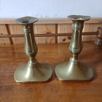 Érdekes antik réz gyertyatartó pár (14x9,7x7 cm)