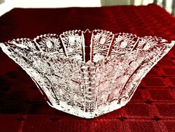 Nagyon dúsan csiszolt, hibátlan rombusz alakú Bohemia kristály kínáló