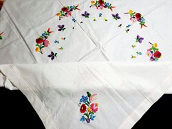 Kalocsai mintával hímzett ÚJ terítő 114 x 112 cm