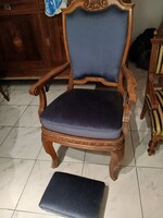 Nagy karosszék, lábtartóval