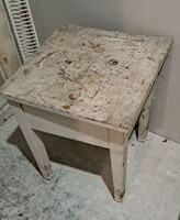 „Felnyitható tetejű régi fa hokedli – parasztbútor, felújításra szorul”