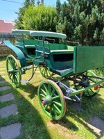 Póni/lovaskocsi, korának megfelelő igazán szép állapotban.