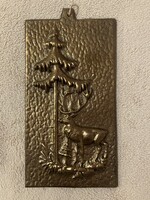 Fenyőt és szarvast ábrázoló bronz öntvény falikép