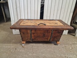 Loft asztal industrial gurulós láda gurulós asztal paraszt dizájn falusi dekoráció