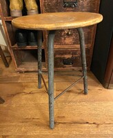 Vintage századközepi iskolai szék, ipari stílusú szék, industrial műhely régi hokedli