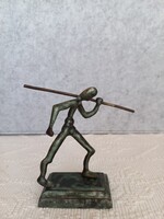 Régi patinás réz gerelyhajító art deco szobor, 11,5 cm, talapzat 4 x 7 cm