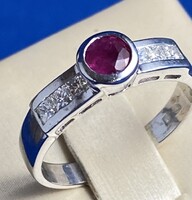 Fehérarany gyűrű Briliáns és rubin kövekkel!