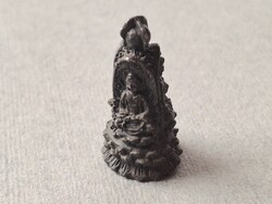 Régi mini Buddha bronz vagy réz szobor, figura, 3 cm