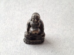 Régi mini Buddha bronz vagy réz szobor, figura, 2,4 cm