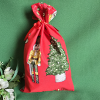 Diótörő, mézeskalács, fenyődísz mintás mikulás zsák, textil ajándéktasak