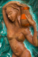 Art deco kerámia fali plasztika - női akt korsóval