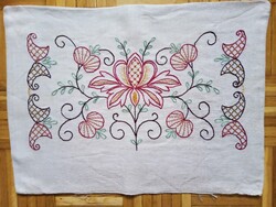 Párnahuzat úri hímzéssel