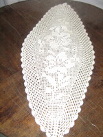 Aranyos horgolt ovális fehér terítő