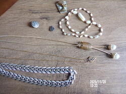 Kis bizsucsomag  ezüst ékszerrel