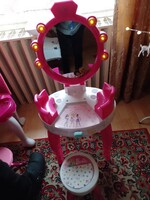 Barbie  gyerek pipereasztal tűkörrel,  kisszékkel eladó