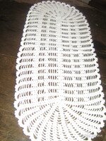 Aranyos horgolt ovális fehér terítő