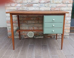 Felújított retro, mid century térbe állítható íróasztal