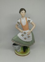 Götz porcelán nő!