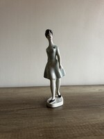 Kék ruhás hölgy.  2. Hollóházi