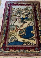 Kézi csomózású iráni perzsa szőnyeg, klasszikus festményszerű tájkép mintával.