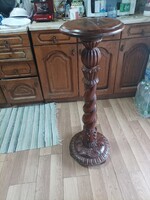 Extra szép.posztamens virágtartó eladó szép állapotban