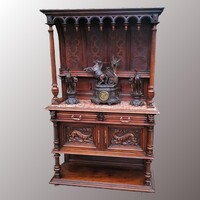 Historizáló pohárszék