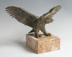 Fém turul madár márvány talapzaton (25-0322)