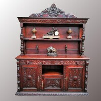 Historizáló pohárszék