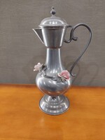 Ón teáskanna virágokkal