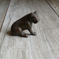 Remek régi réz szobor: ülő bulldog (4,5x4,2x5,7 cm)