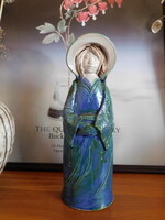 Nagy méretű kerámia figura - lány könyvvel - 32 cm