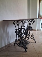 Rast und Gasser öntöttvas varrógép asztal, lerakóasztal, számítógép asztal