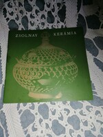 1977 Zsolnay kerámia. Vezető az állandó kiállításhoz. Kiadói papírkötésben.