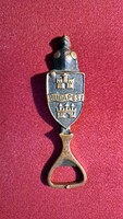 Régi, bronz  fém sörnyitó, melyet Budapest város címerével