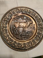Réztál szarvas motívummal