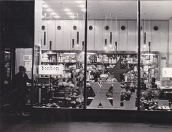 1975 Engi László Kirakat amatőr művészet jelzett 9x12 cm