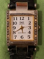 Q&Q quartz női karóra. A szíjat cserélni kell.